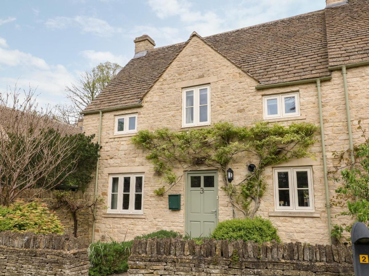 3 Painters Field Villa Cirencester Exterior photo